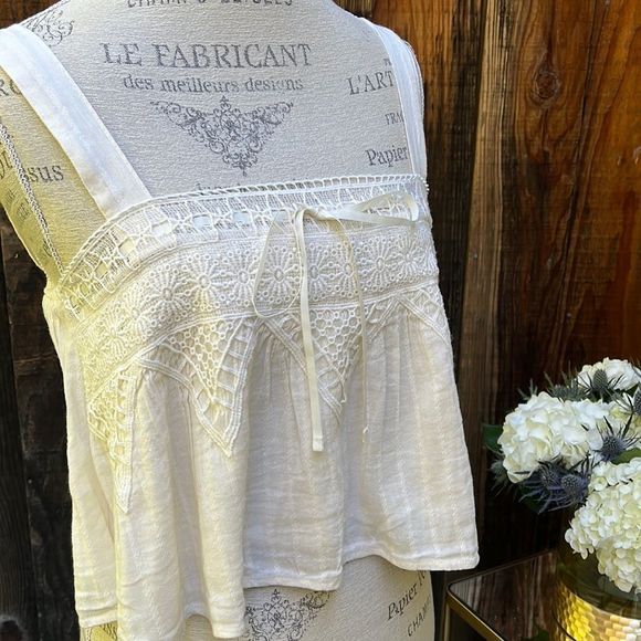 American Eagle Outfitters Tops - AMERICAN EAGLE CROPPED TOP. BNWT Size S